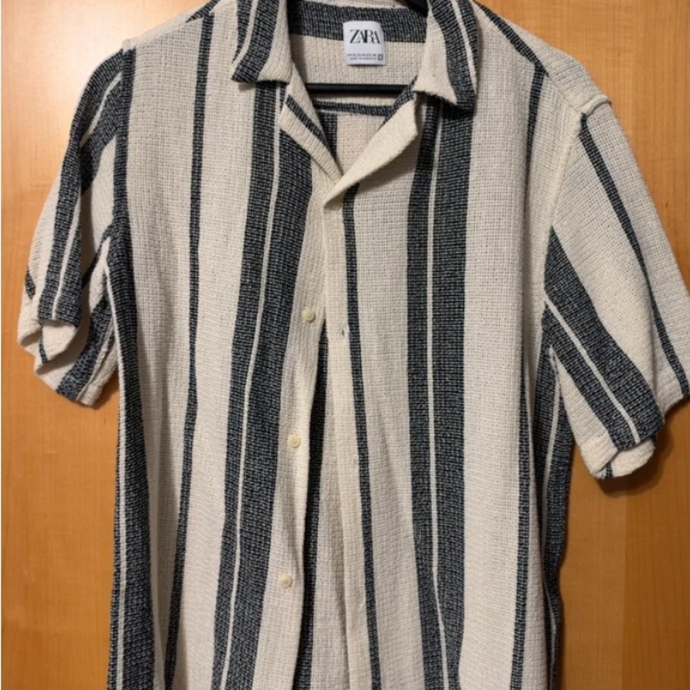 Zara Short-Sleeve Vertical Stripe Button-Up Shirt in Cream and Black